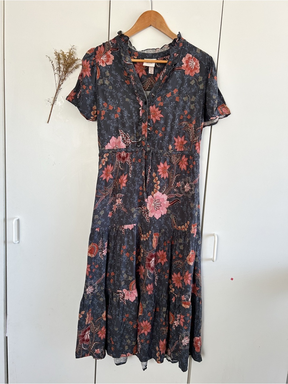 Knox Rose Floral Midi Dress in Charcoal/Pink • Sz S